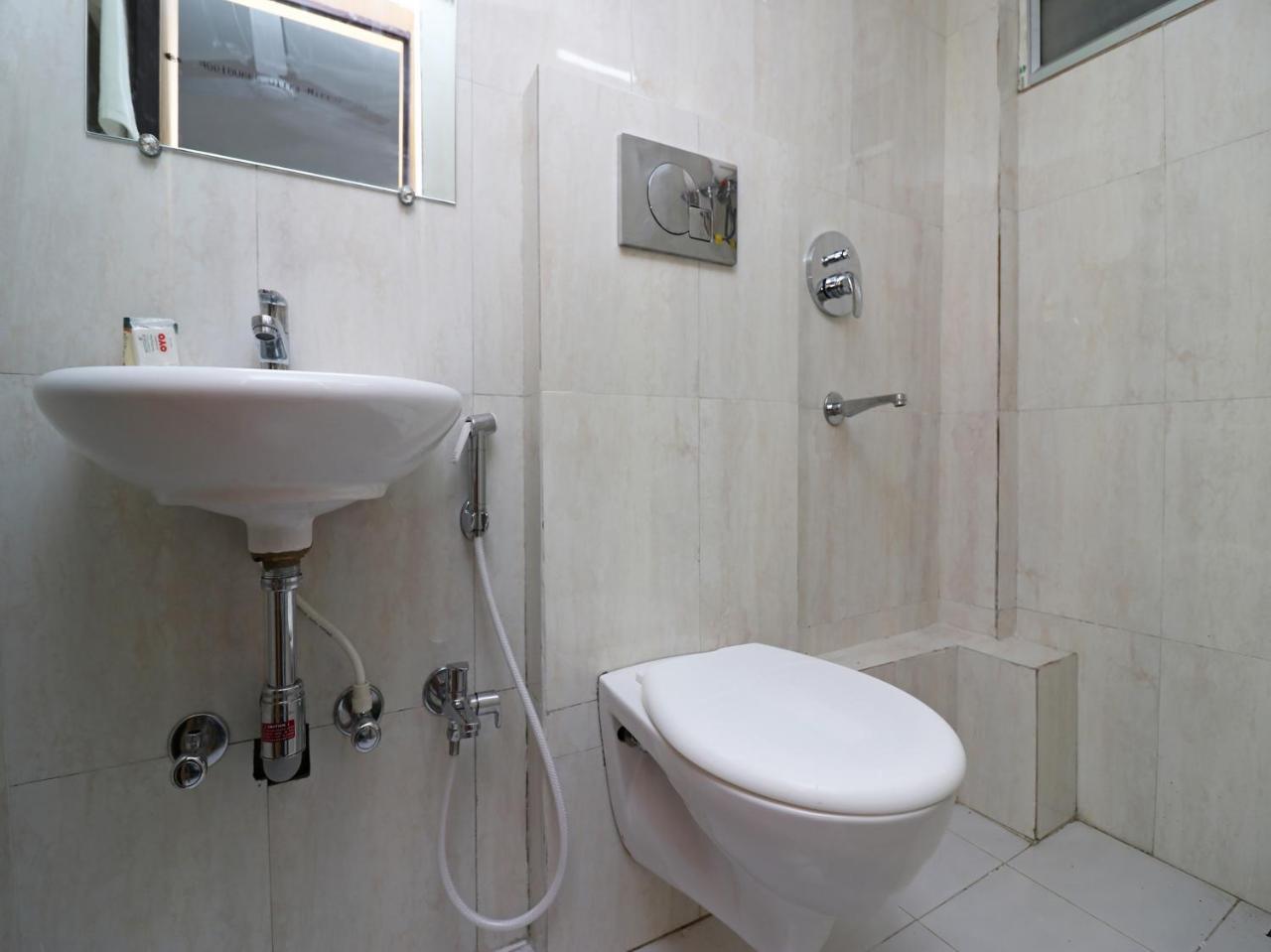 Oyo 15637 Transit Express Hotel Kolkata Ngoại thất bức ảnh